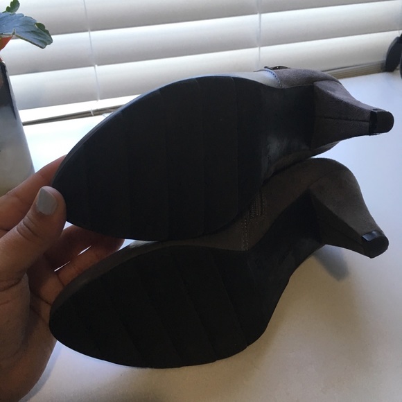 Grey X-Appeal 3 inch booties w/ silver hardware - Picture 5 of 7